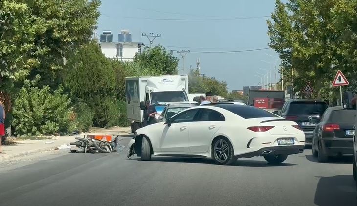 Aksident i rëndë në aksin Fier-Lushnjë/ Dy makina përplasen me njëra-tjetrën, raportohet për të lënduar