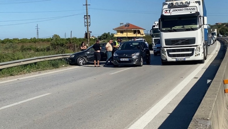 Aksident i rëndë në autostradën Rrogozhinë-Lushnjë/ Kamioni godet automjetin, udhëtonin një çift bashkëshortësh…