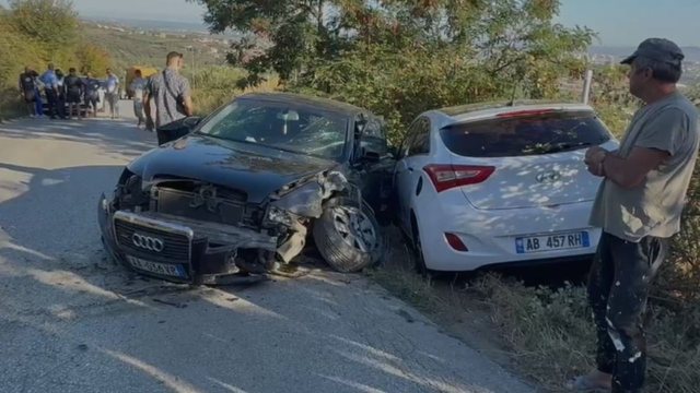 Aksident i trefishtë në Fier, një person përfundon në spital