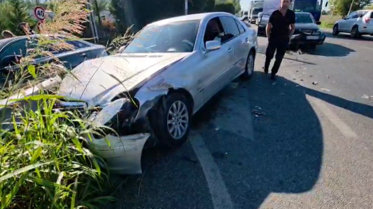 Aksident në Ishull-Lezhë, përplasen tre mjete, dy të plagosur