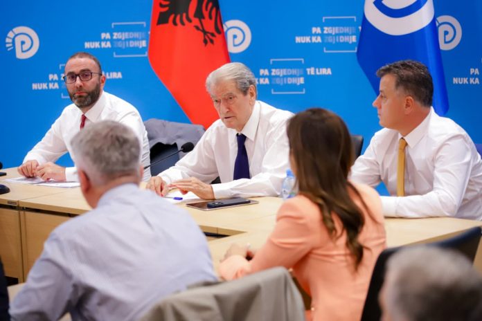 Aksione radikale deri në grevë urie, çfarë diskutuan deputetët e PD në mbledhjen e Grupit