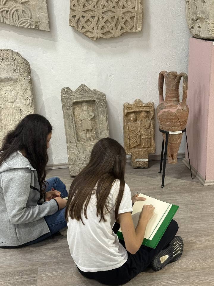 Aktiviteti në Muzeun Arkeologjik, në fokus dhe vlerat kulturore e shkencore të objekteve të ekspozuara