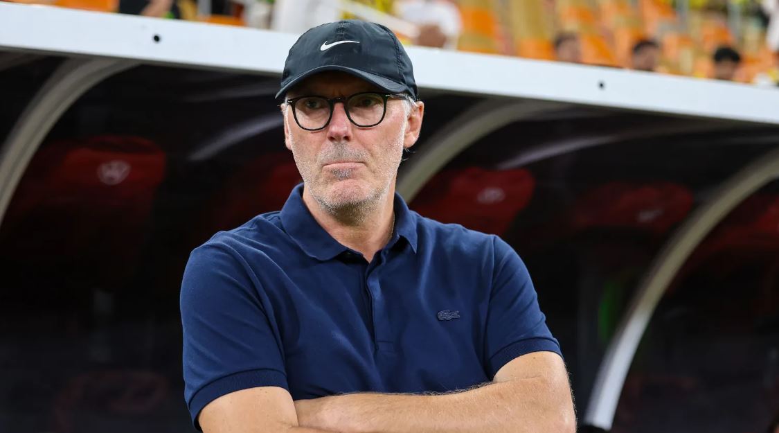 Al Ittihad largon Laurent Blanc, Mitaj mbetet pa trajner