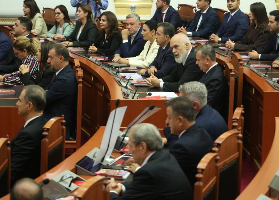 Alarmi i ekspertëve: ‘Arkitektura’ parlamentare e propozuar nga Edi Rama është antikushtetuese dhe autokratike