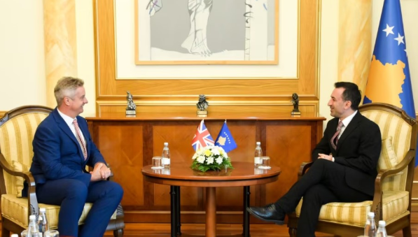 Ambasadori i BE dhe ai britanik takohen me Dimal Bashën, diskutojnë për çështjen e konstituimit të Kuvendit të Kosovës