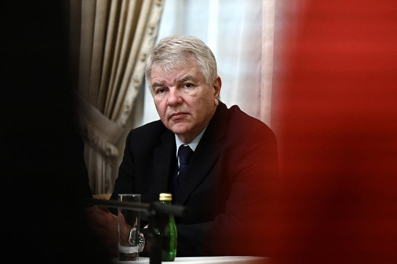 Ambasadori rus paralajmëron NATO-n: Nëse rrëzoni avionët tanë, do të ketë luftë