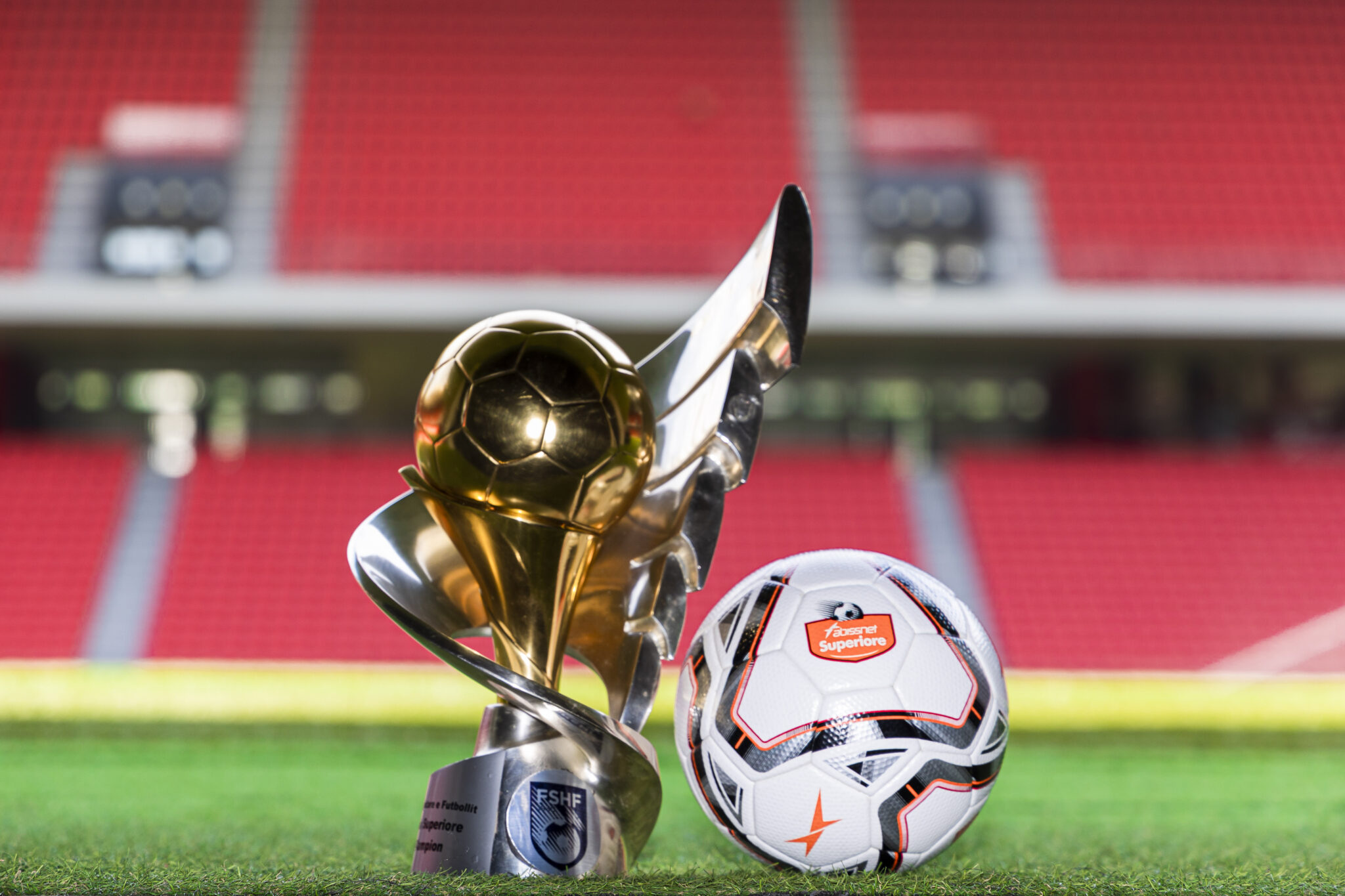 Analiza/ Vjen e 5-ta, Superioria me ‘dy’ kategori