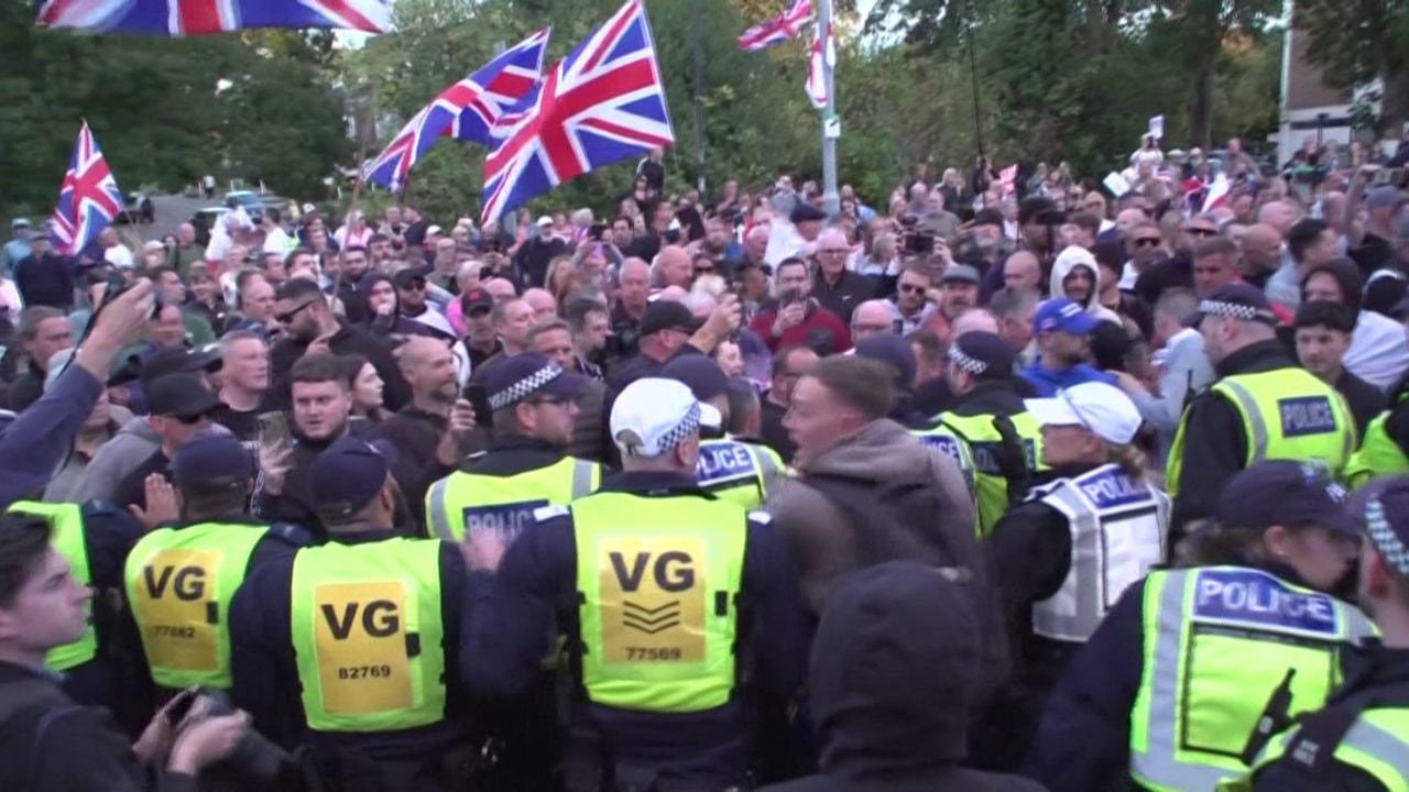 Angli/ Jo më hotele për azilkërkuesit: Do të strehohen nëpër kazerma