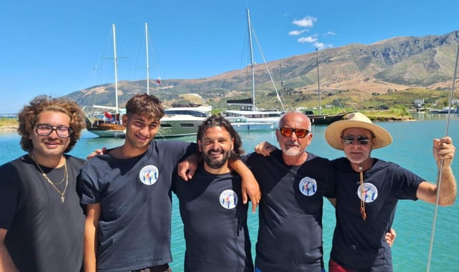 Anijet e trafikantëve shqiptarë që çuan vajza e fëmijë në Itali, nisen drejt Sarandës e Orikumit të mbushura me lodra për jetimët