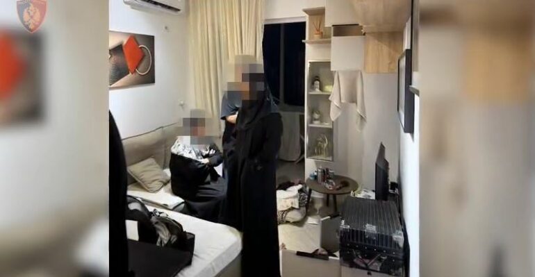 Apartamenti i kthyer në ‘fole’ prostitucioni/ Arrestohet 37-vjeçari turk, organizator i rrjetit, policia sekuestron…