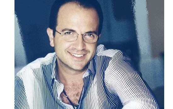 Ardit Gjebrea interpreton këngën “Shumë të kam dashur…”/ Teksti: Teodor Keko