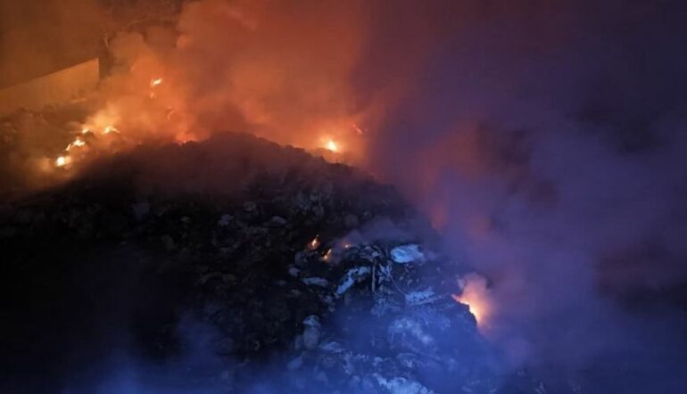 Arrestohet 44-vjeçari që dogji mbeturinat, shkaktoi ndotje masive në zonën përreth