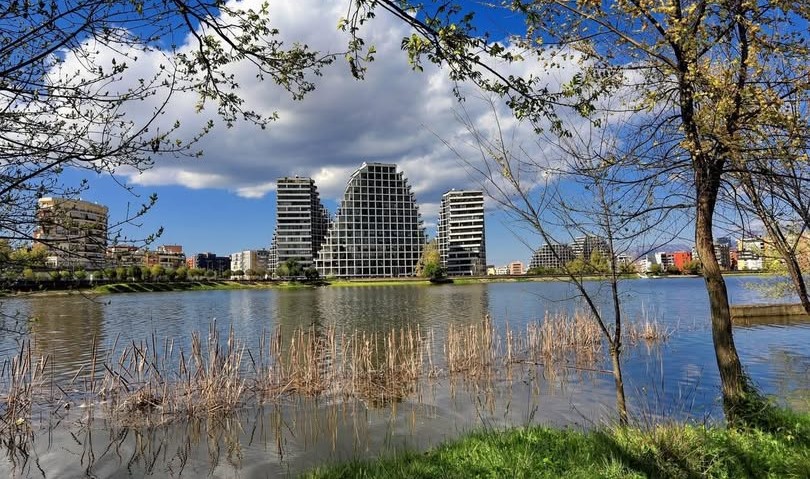 Auditimi: Në Liqenin Artificial të Tiranës shkarkohen ujëra të ndotura urbane, të merren masa