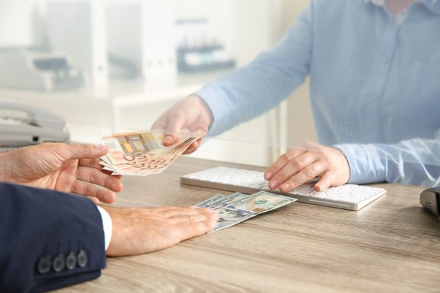 Banka e Shqipërisë dyfishon kapitalin minimal për licencim, bie numri i zyrave të këmbimit valutor