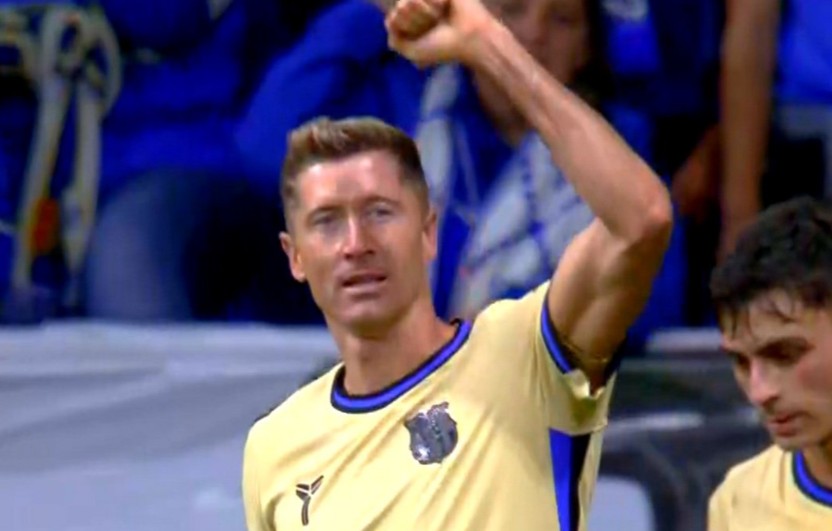 Barcelona fiton me përmbysje ndaj Real Oviedo dhe nuk i ndahet Real Madridit (video)