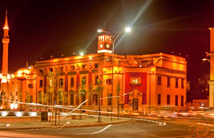 Bashkia Tiranë njofton se shtyn pagesën e taksave dhe tarifave vendore