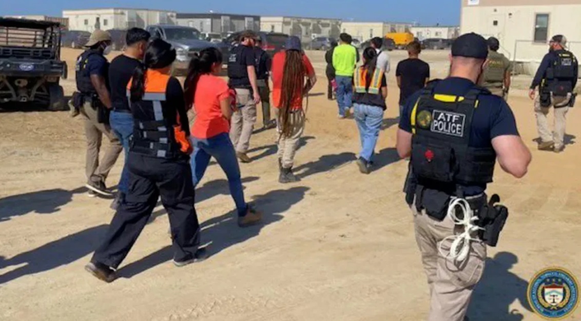 Bastiset fabrika e Hyundai-t në SHBA: Qindra punëtorë arrestohen për punë të paligjshme