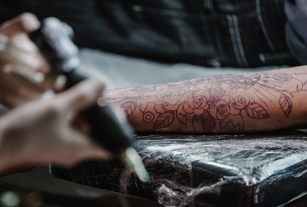 Bastisje, gjoba dhe fshehtësi: Brenda ‘botës së fshehtë’ dhe të paligjshme të tatuazheve në Korenë e Jugut