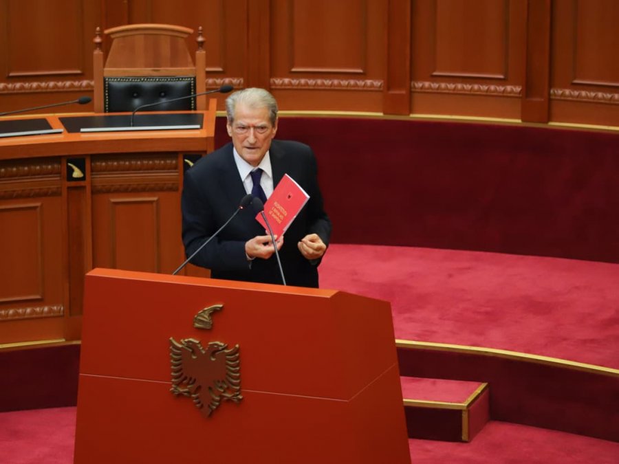 Berisha: Betohemi mbi Kushtetutë se do ua çjerrim maskën. Ju jeni rrezik për Europën dhe SHBA-të, se bashkëpunoni me organizata terroriste