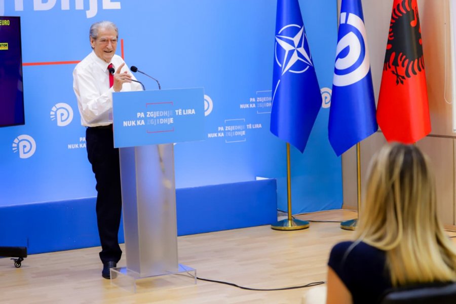 Berisha: Edi Rama po bën gjithçka që të mbyllë kanalet e komunikimit dhe zërin e opozitës, por do të dështojë