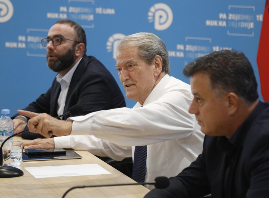 Berisha: Kumbari Diego Benitez menaxhon 14 narkokartele shqiptare