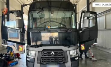 Bie në prangat e policisë 55-vjeçari/ Tentoi të fuste në Shqipëri 1 mijë fishekë dhe rreth 20 mijë euro