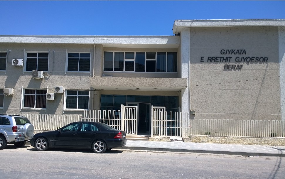 BIRN: Ish-drejtori i SHISH në Berat akuzohet se mori dokumente sekrete nga institucioni