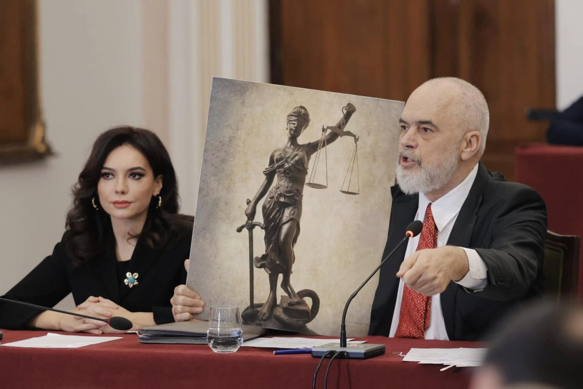 BIRN: Shoqata e Gjyqtarëve dënon sulmet e Ramës si “në kufijtë e veprës penale”