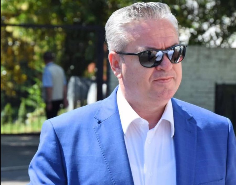 “Bishtpërdredhurit e politikës”, Murrizi sulmon Berishën: Ka qejf ata që pështyjnë e pastaj lëpijnë