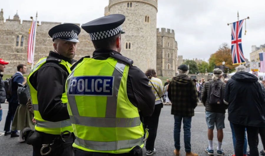 Britania hap portal për rekrutimin e spiunëve të huaj, MI6 do të operojë në “dark web”