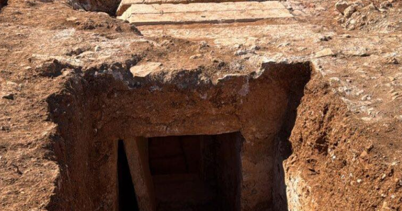 Bulqizë, zbulohet varri antik/ Brenda gjenden edhe sendet personale