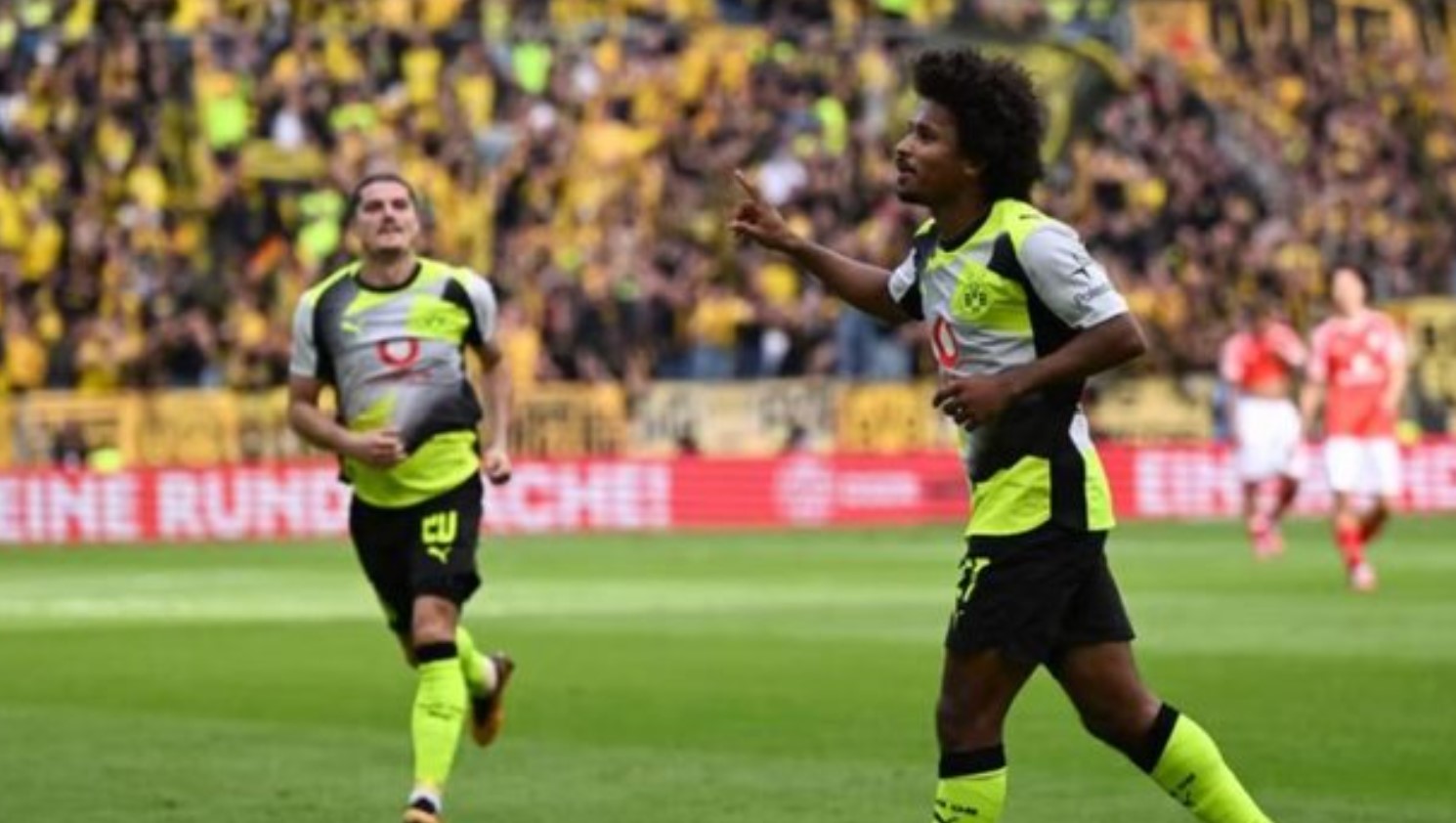 Bundesliga/ Dortmundi merr fitoren e katërt radhazi, ndjek Bayernin