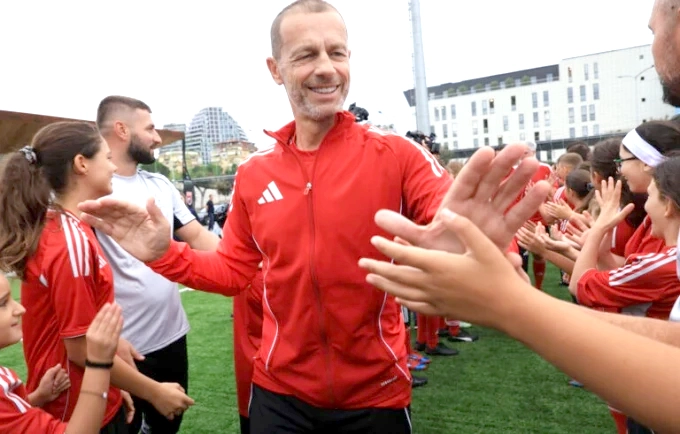 Ceferin paralajmëron Serbinë nga Tirana për ndeshjen e 11 tetorit: T’i heqim “qafe” idiotët