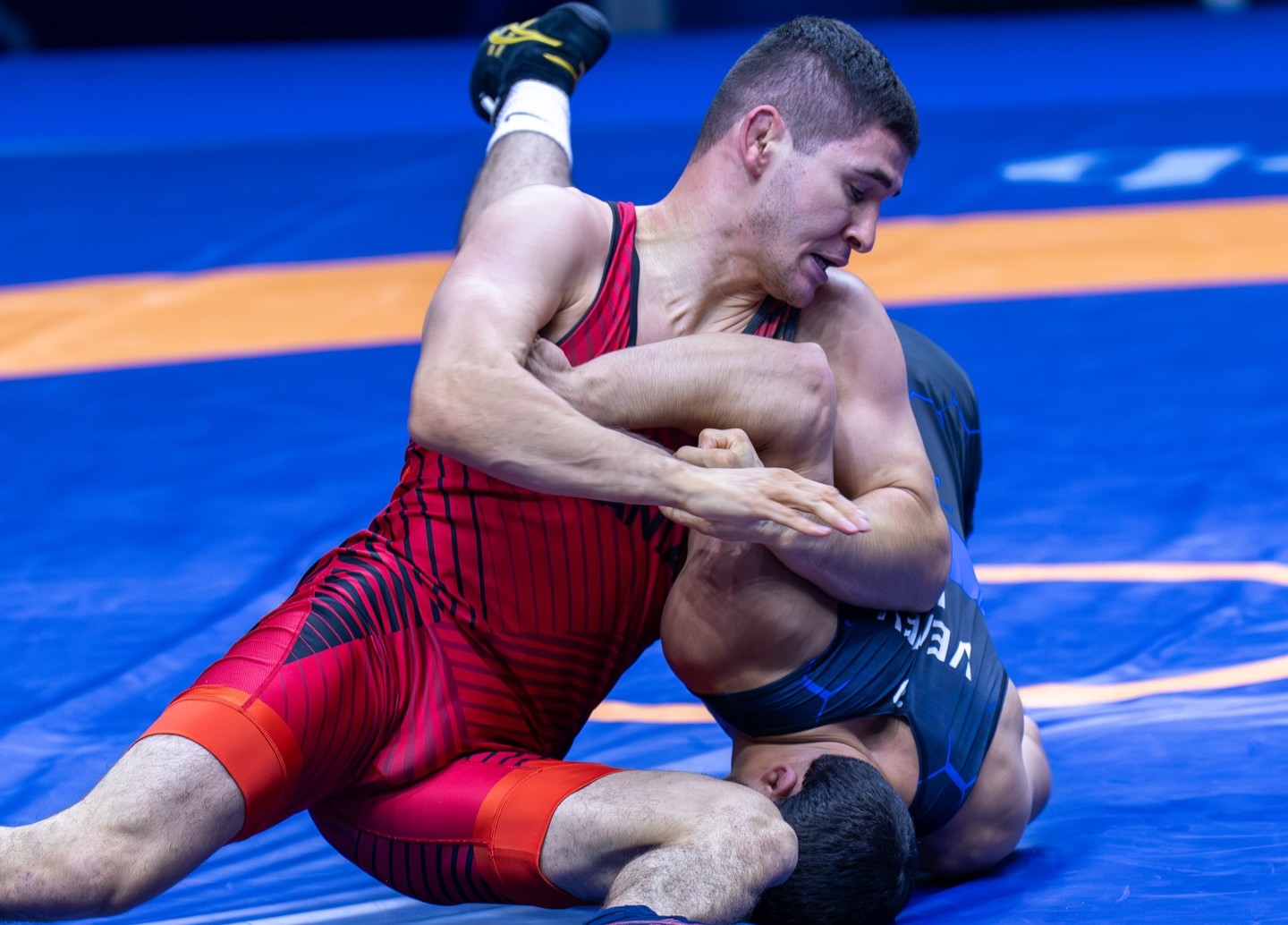 Chermen Valiev i jashtëzakonshëm shkon në finalen e peshës 74kg, nesër duel për të artën në Botëror