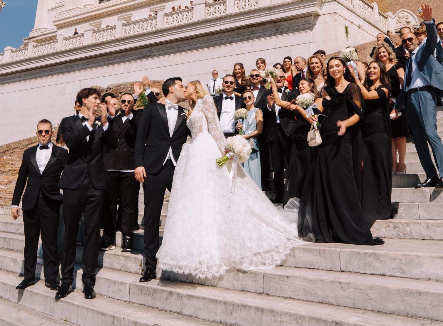 Cindy Marina dhe Genar Topalli kurorëzojnë dashurinë në martesë