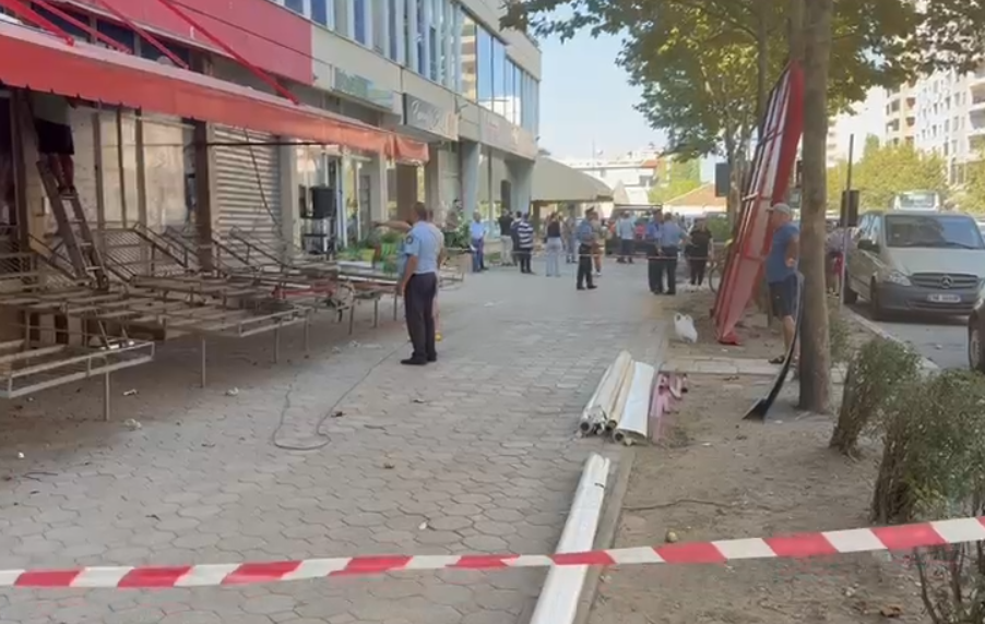 “Çlirohen” edhe rrugët dytësore, hiqen tendat dhe karriget në hapësirat publike në Vlorë
