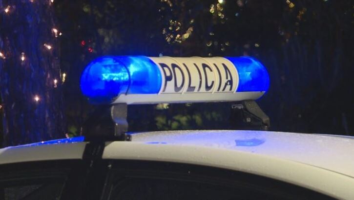 “Çmendet” gruaja  plagos burrin, e godet me hekur në kokë (Detaje)