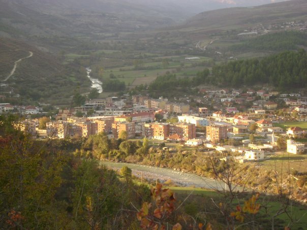 Dëmtoi kanalizimet në Këlcyrë, nën hetim 49-vjeçari