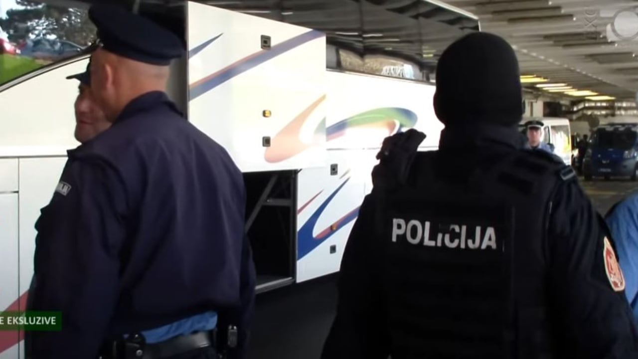 Deputetë, gazetarë dhe tifozë u bllokuan në aeroport/ Ndeshja e 2014 në Beograd, ish-ambasadori: Negociuam për rreth dy orë