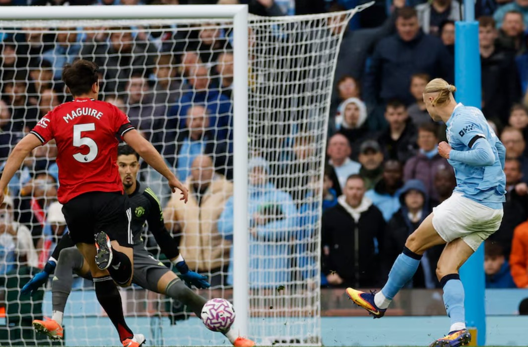 Derbi i Manchesterit mbaron në fushë, por nis në merkato. Objektivi? Ylli i Interit