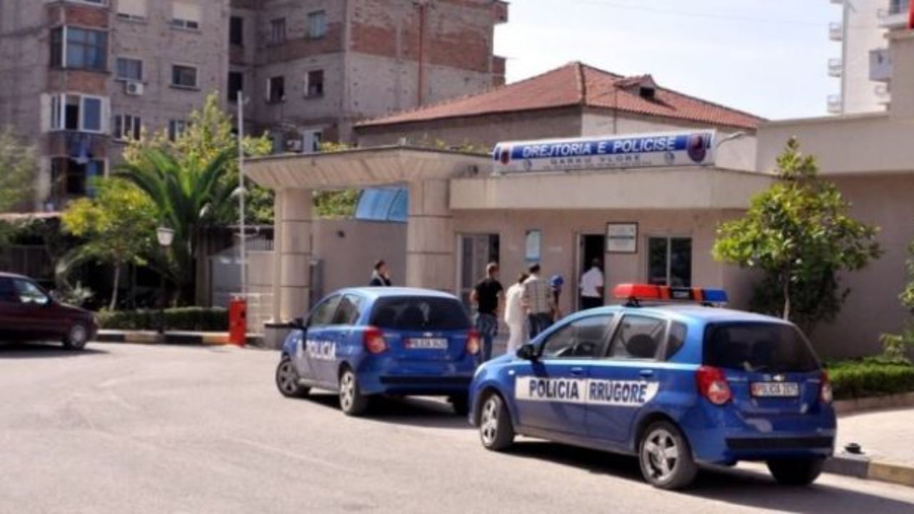 Dhunoi së bashku me tre të tjerë punonjësin e burgut në Fier, bie në pranga pas 7 muajsh 38 vjeçari