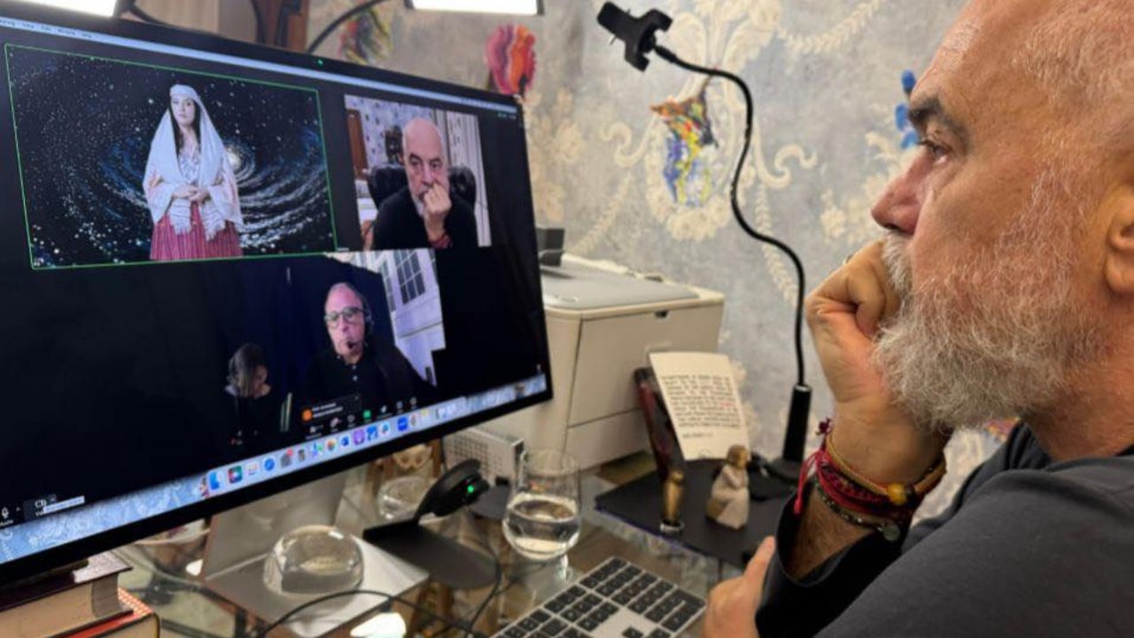 Diella ‘mban fjalim’ në konferencën prestigjioze: Nuk jam këtu për të zëvendësuar udhëheqësit njerëzorë