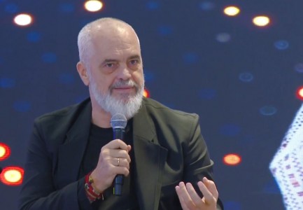 “Diellës mund t’i bëni pyetje”/ Rama: Ja kur mund ta kemi fizikisht ministren virtuale