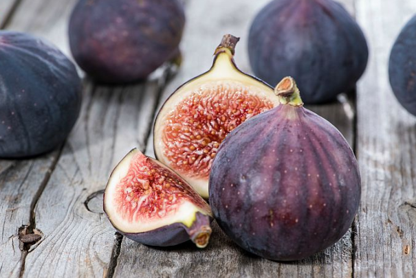 Disa arsye pse duhet t’i përfshini fiqtë në dietën tuaj