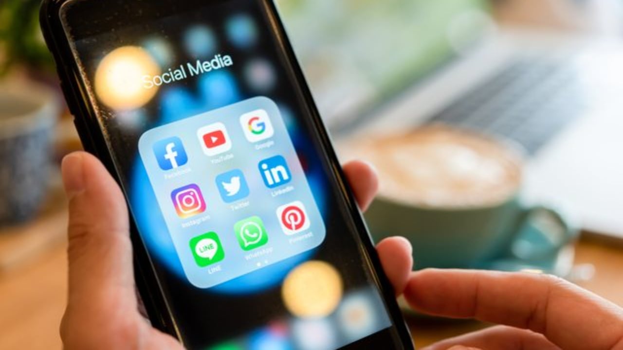 “Do të postoj fotot në rrjete sociale”/ Arrestohet i riu, kërcënonte 23-vjeçaren për t’i marrë para