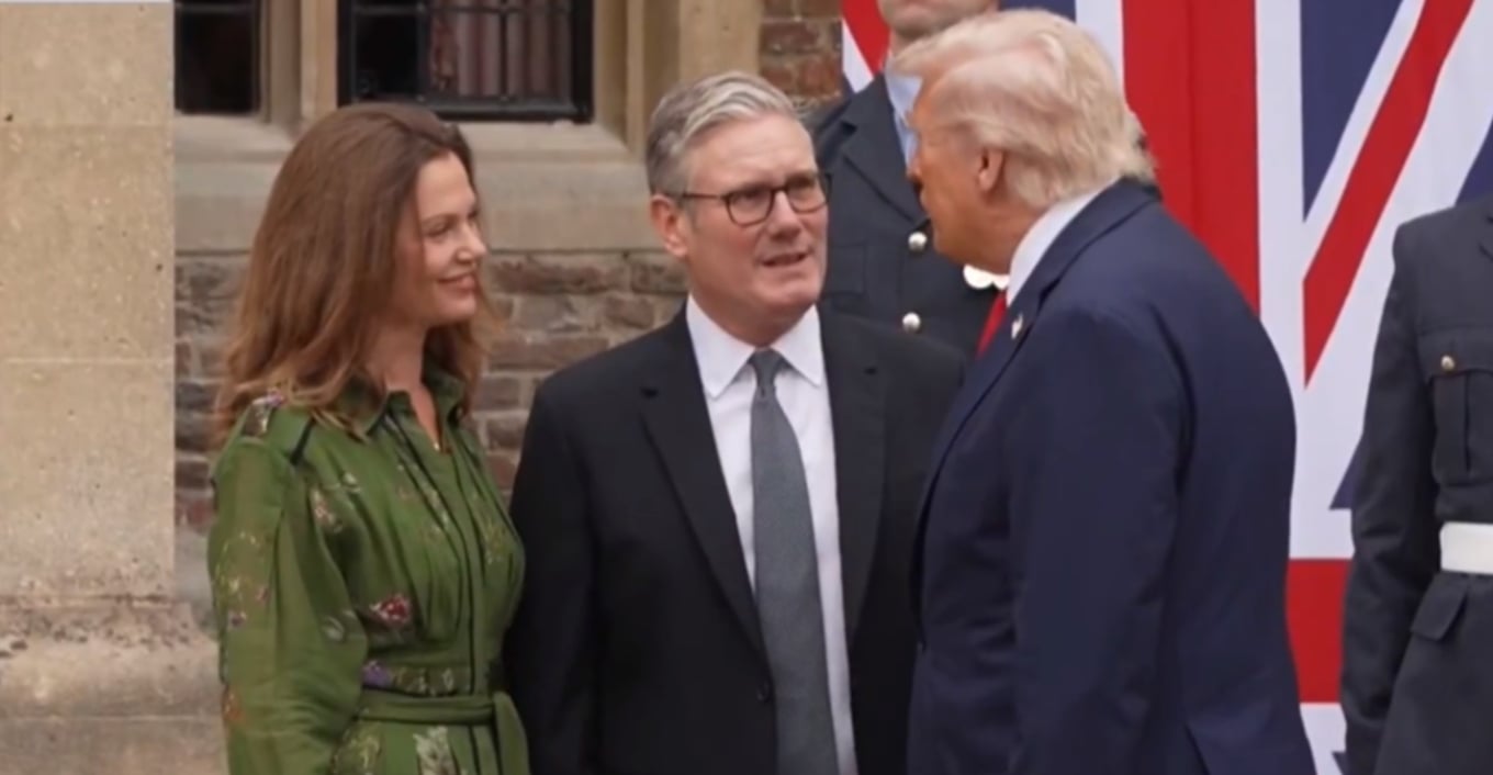 Donald Trump mbërrin me helikopter në rezidencën e kryeministrit britanik, nis takimi me Keir Starmer