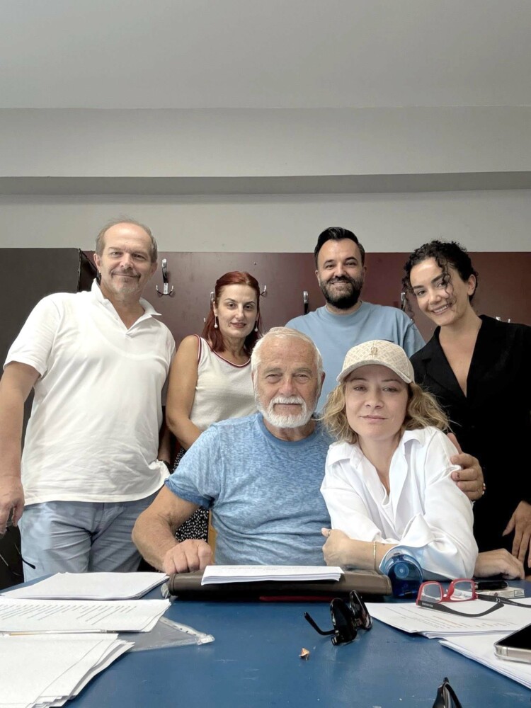 Drama “Babai” me në rol dhe aktorin Viktor Zhusti premierë këtë sezon artistik në skenën teatrore