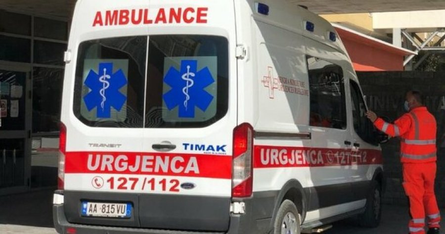 Drejtonte biçikletën i dehur, plagoset i moshuari në Korçë