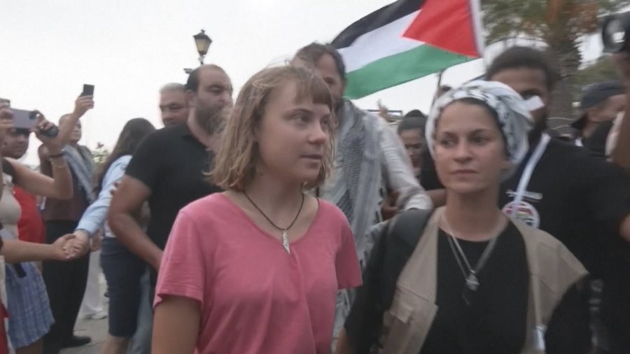 Droni sulmon anijen e Greta Thunberg? Shpërthim në flotën me ndihma për Gazën, Tunizia mohon