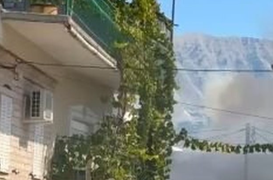 Dropull, zjarr në një magazinë në Dervician